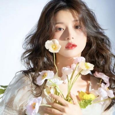 9顶假发的女孩